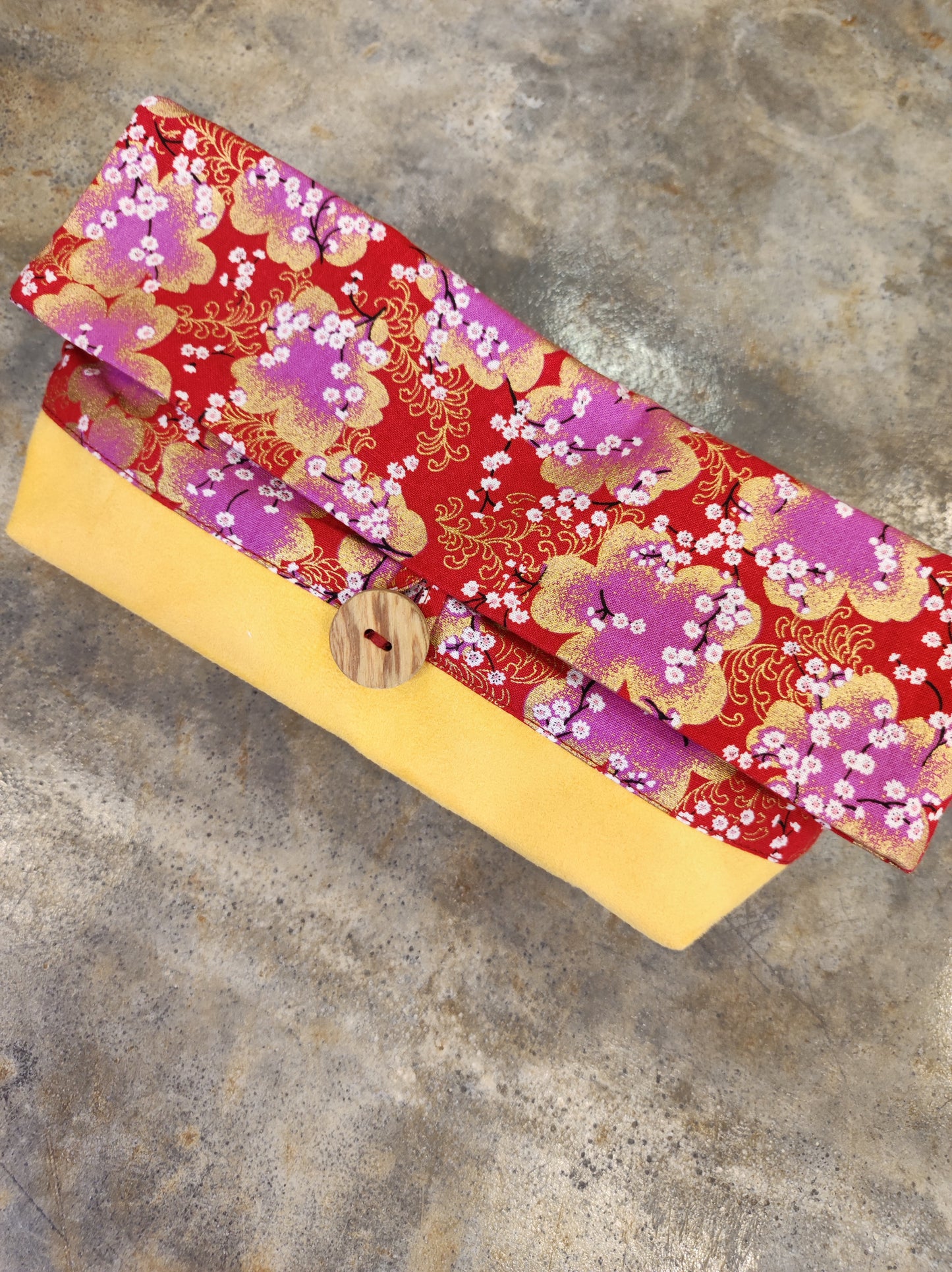 Trousse japonaise sakura rouge et or