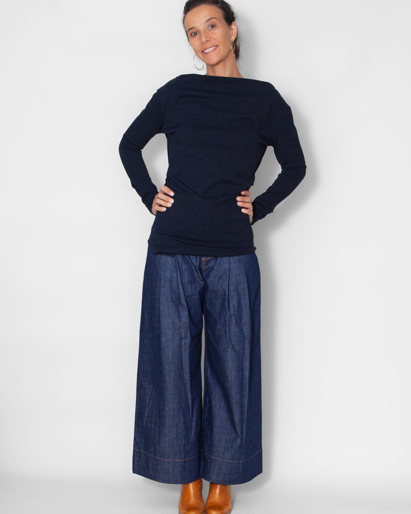 Sweat Emma rayé noir de face à manches longues coton bio GOTS, conçu et fabriqué en France par Atelier Tiket, vêtement éthique en matières naturelles.