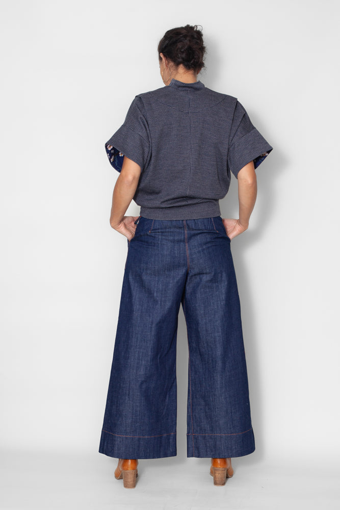 Sweat Jane noir rayé, vue dos, couture et longueur visibles, coton bio GOTS, confection française.