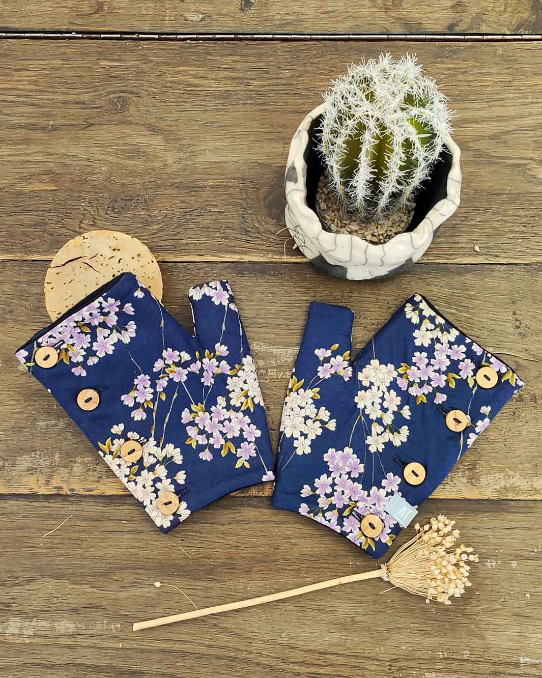 Mitaines Japon motif fleurs de cerisier bleu