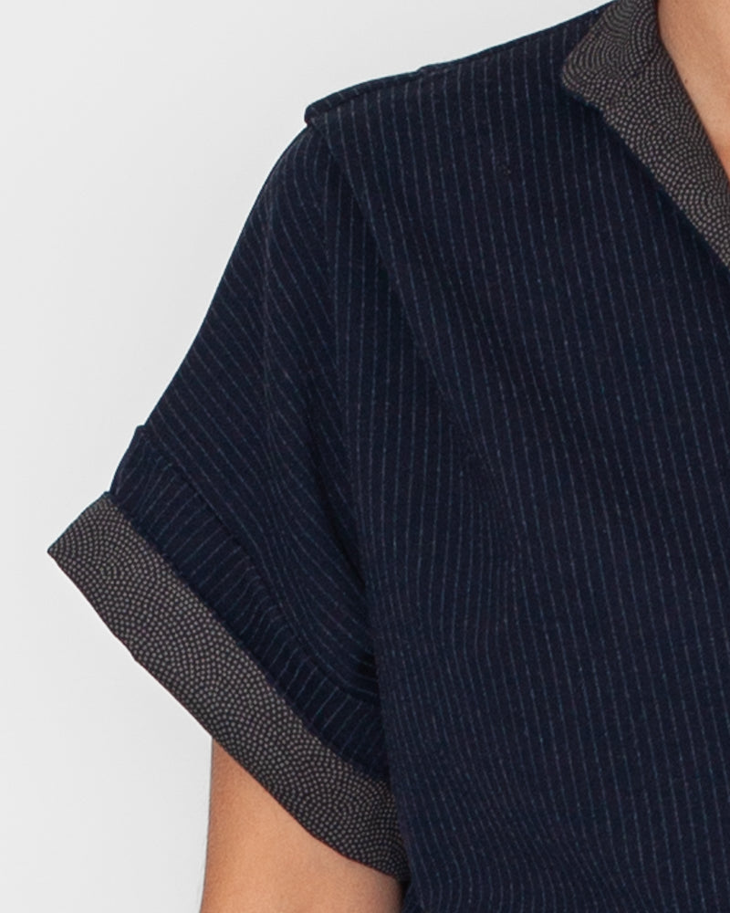 Détail tissu motif jacquard du sweat Jane bleu, gros plan coton bio GOTS, qualité et finition françaises.
