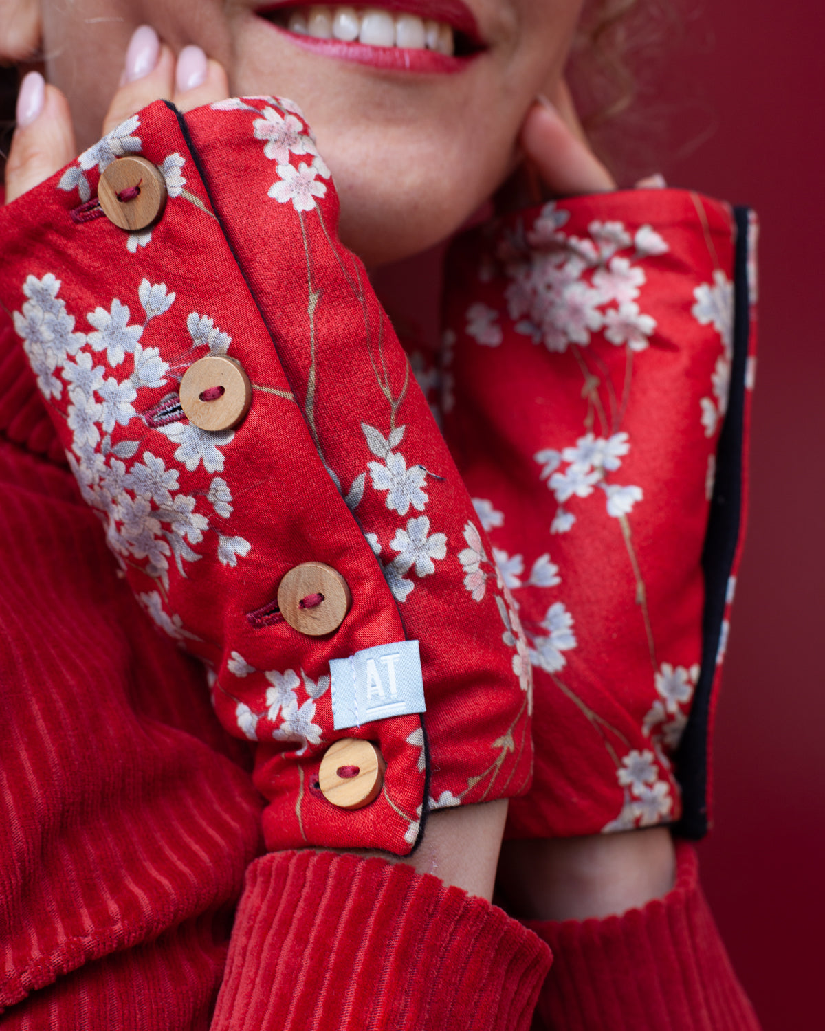 Mitaines Japon motif fleurs de cerisier rouge